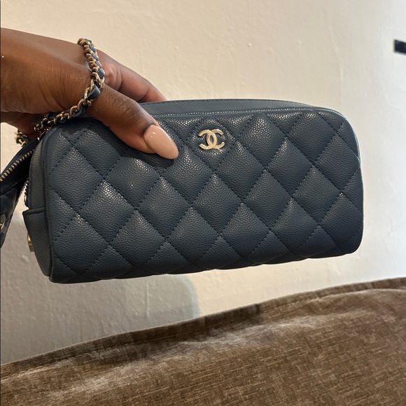 Chanel Quilted Blue Leather Cosmetic Pouch CC Logo Rare Color - Picture 2 of 11